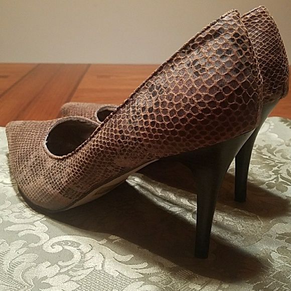 Snake Print Point Toe Heels - Picture 3 of 8